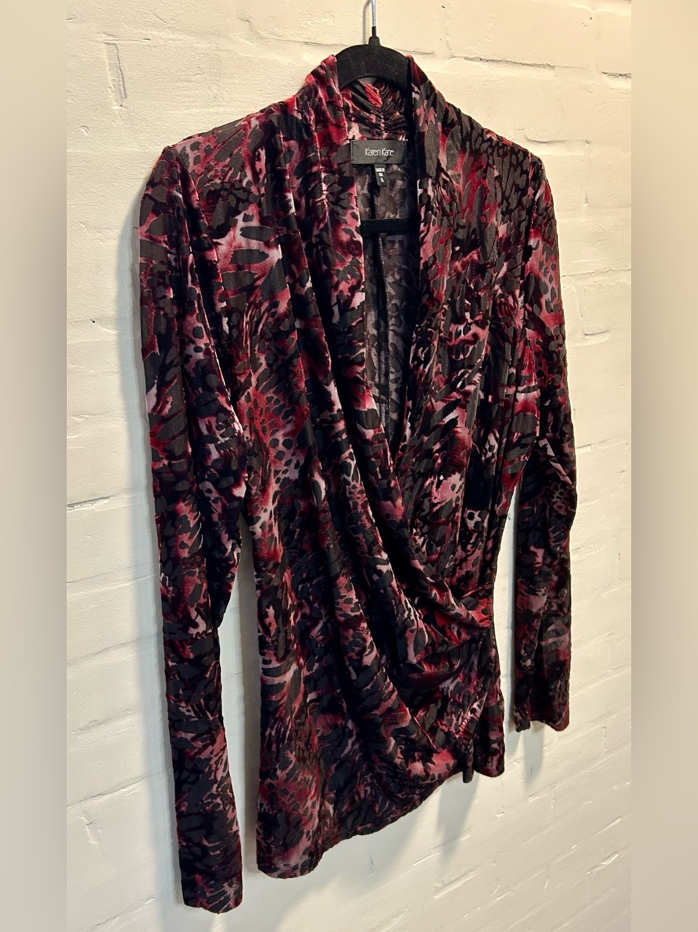 Karen Kane Burnout Velvet Red Black Surplice Faux Wrap Top XL Whimsygoth - Picture 3 of 6